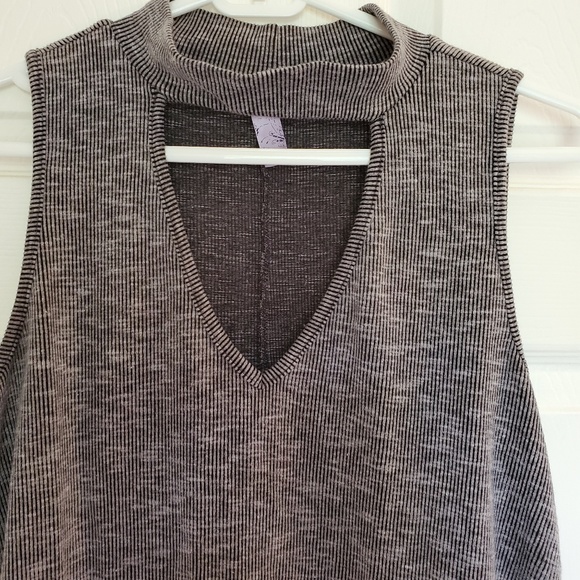 Alya dress Size Small - Picture 2 of 4